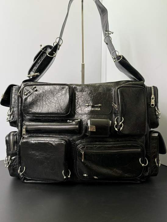 Picture of Balenciaga Handbags _SKUfw225970624fw